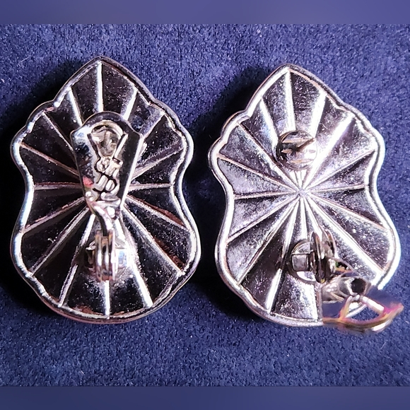 YSL 🇫🇷 Cabochon Pearl (faux) French Clip Silver Plated Earrings🇫🇷 - Picture 4 of 6